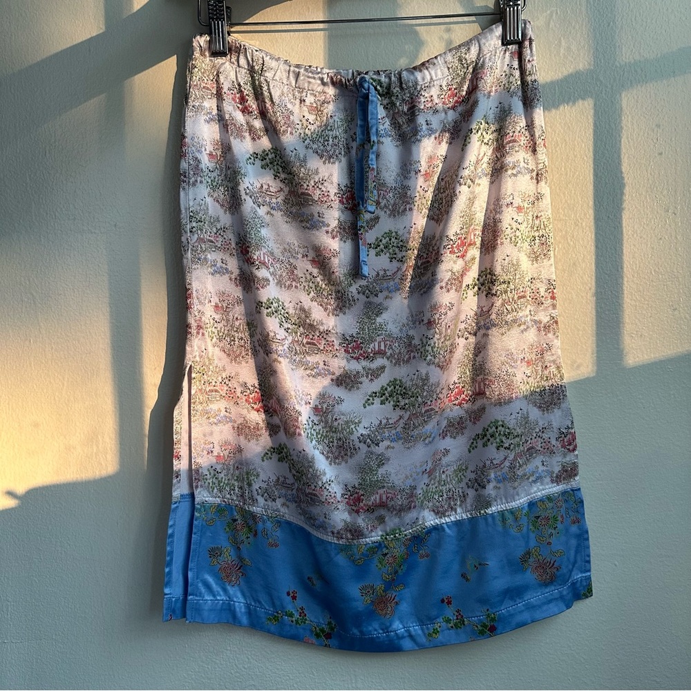 Silky oriental printed skirt